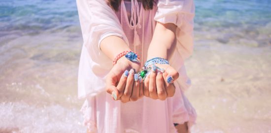 海辺の女の子アイキャッチ画像